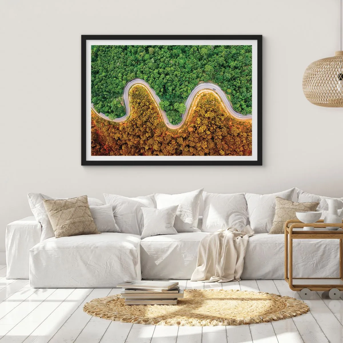 Affiche dans un cadre noir - Poster - Une route sinueuse à travers la forêt vue à vol d'oiseau - 100x70cm - Frontieres et differences - Décoration murale moderne pour le salon et la chambre ARTTOR