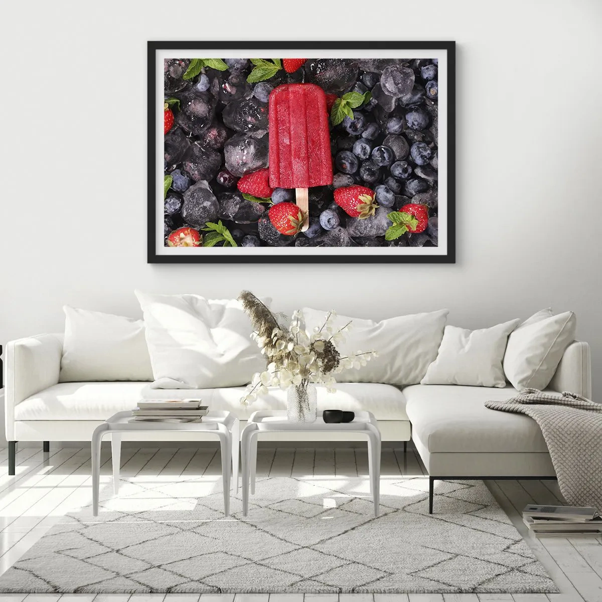 Affiche dans un cadre noir - Poster - Glace rouge entourée de fruits et de glace - 100x70cm - Le goût d’un été chaud - Décoration murale moderne pour le salon et la chambre ARTTOR
