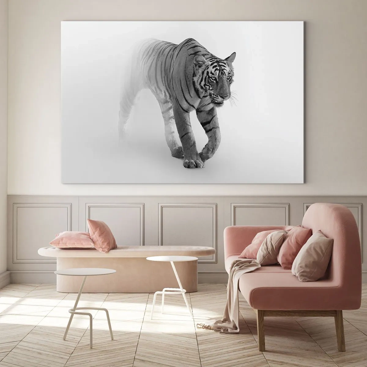 Impression sur verre - Image sur verre - Un tigre marchant dans la brume, avec un flou subtil en arrière-plan - 120x80cm - Accroupi dans le brouillard - Décoration murale moderne pour le salon et la chambre ARTTOR
