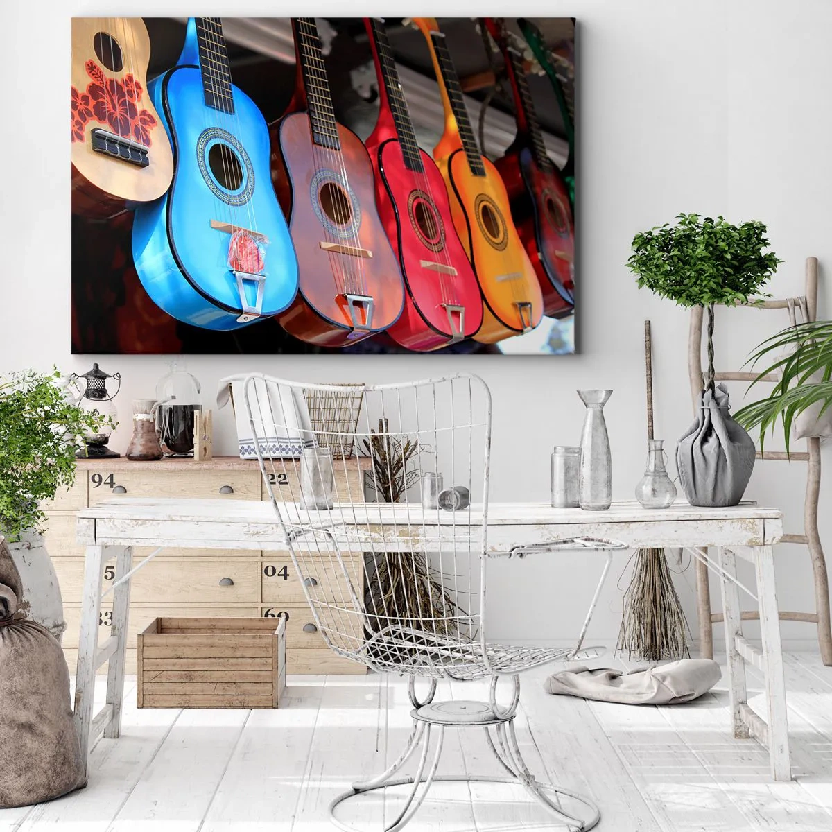 Impression sur toile - Image sur toile - Des guitares acoustiques colorées sont accrochées en rangée dans une exposition - 120x80cm - Ambiance latine - Décoration murale moderne pour le salon et la chambre ARTTOR