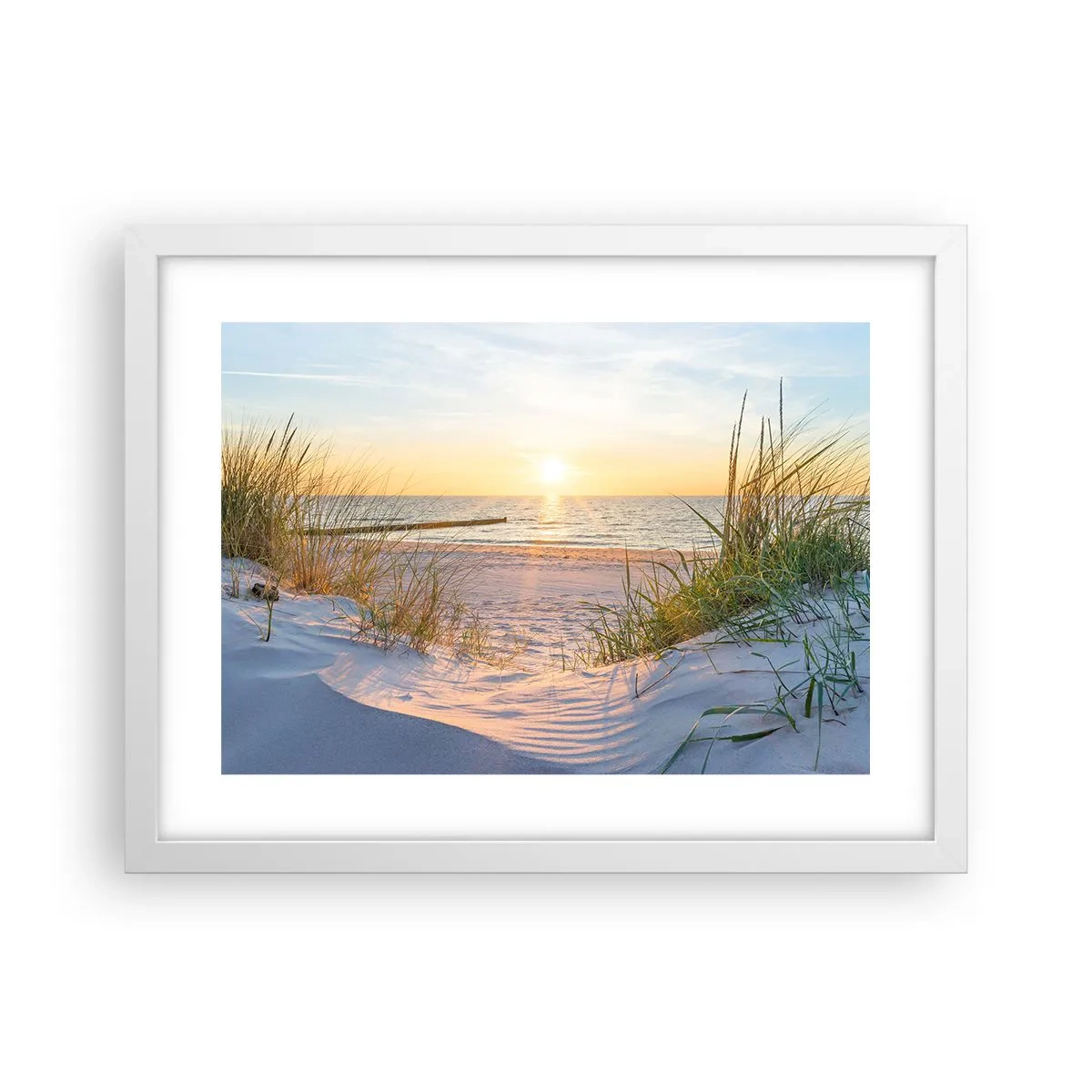 Affiche dans un cadre blanc - Poster - Le bruit de la mer, le chant des oiseaux, une plage sauvage parmi les herbes… - 40x30 cm