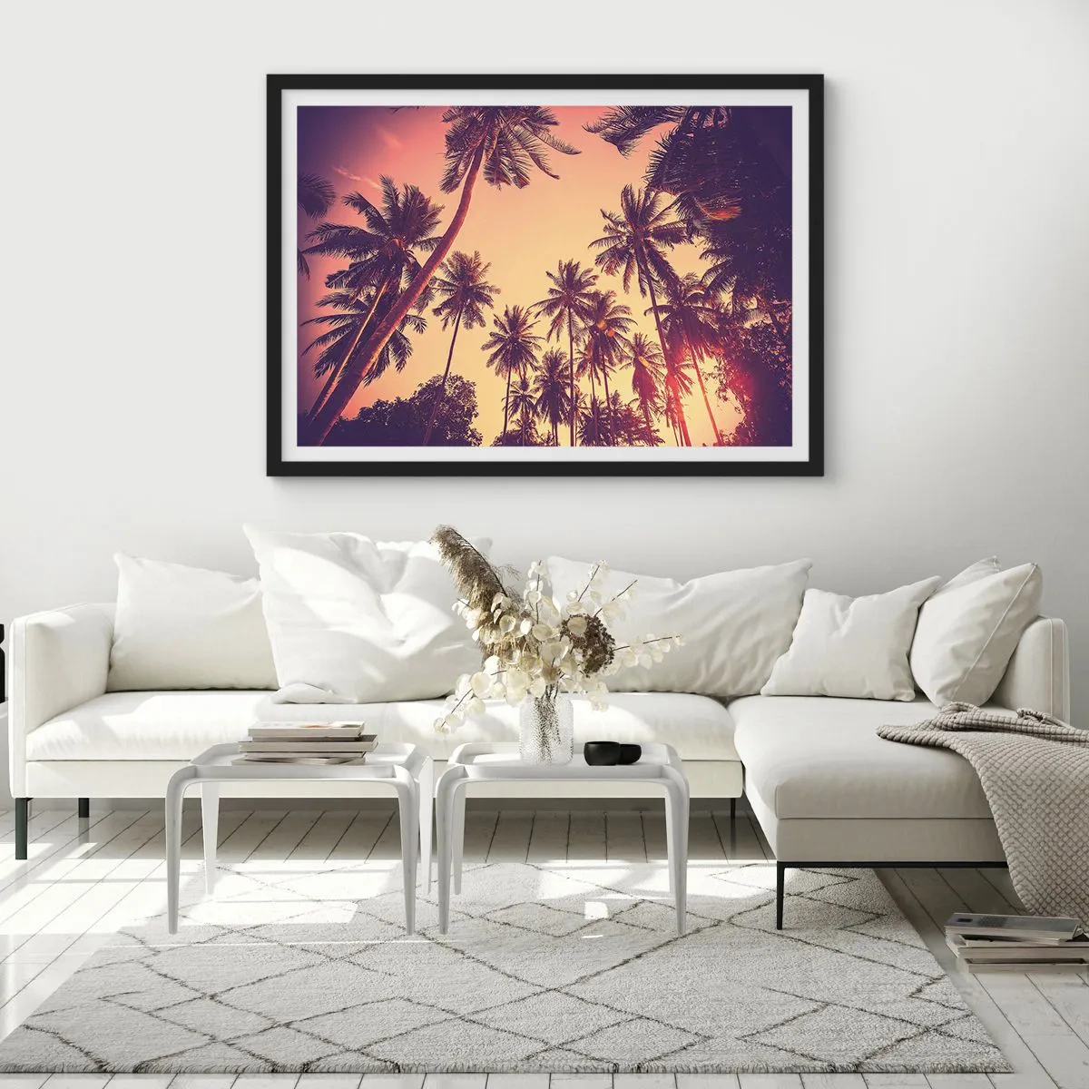 Affiche dans un cadre noir - Poster - Palmiers contre le ciel aux couleurs chaudes du coucher de soleil - 70x50cm - Variation tropicale - Décoration murale moderne pour le salon et la chambre ARTTOR
