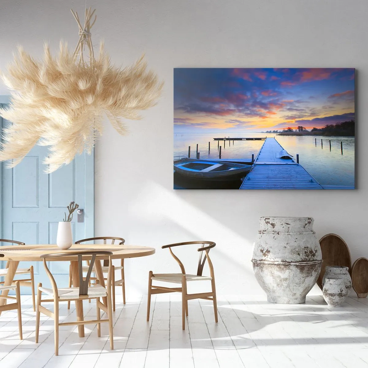 Impression sur toile - Image sur toile - Une jetée au bord du lac au coucher du soleil avec un bateau sur le rivage - 100x70cm - Calme violet-doré - Décoration murale moderne pour le salon et la chambre ARTTOR