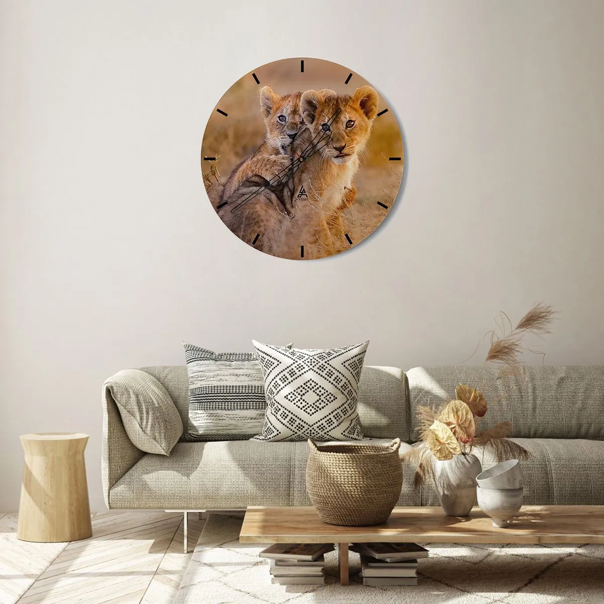Horloge murale - Pendule murale - Deux lionceaux dans leur habitat naturel de savane - 30x30cm - Ne pas déranger! On s'amuse - Décoration murale moderne pour le salon, la cuisine et la chambre ARTTOR