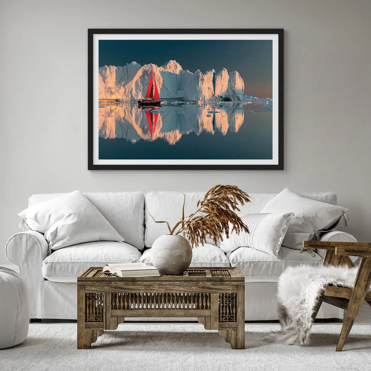 Affiche dans un cadre noir - Poster - Un voilier avec une voile rouge sur fond de glacier - 70x50cm - Aux limites du monde - Décoration murale moderne pour le salon et la chambre ARTTOR