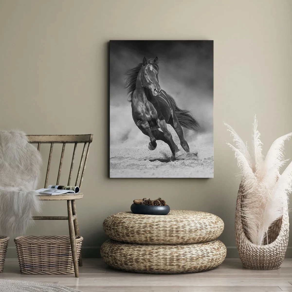 Impression sur toile - Image sur toile - Un cheval noir et blanc galopant sur le sable - 70x100cm - Digne de l'émir lui-même - Décoration murale moderne pour le salon et la chambre ARTTOR