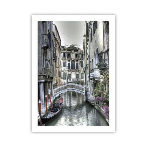 Affiche - Poster - Un canal à Venise avec une gondole et un pont en arrière-plan - 50x70cm - Pendant des siècles dans une réflexion silencieuse - Décoration murale moderne pour le salon et la chambre ARTTOR