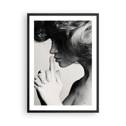 Affiche dans un cadre noir - Poster - Portrait d'une femme faisant un geste de silence - 50x70cm - A l'écoute d'elle-même - Décoration murale moderne pour le salon et la chambre ARTTOR