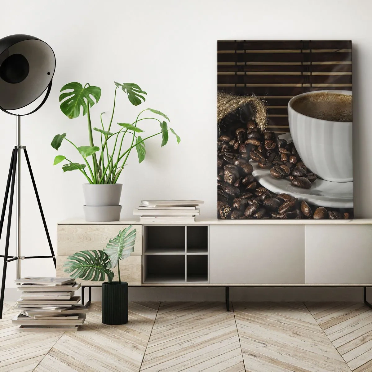 Impression sur toile - Image sur toile - Une tasse de café avec des grains sur un fond de bambou - 80x120cm - La noirceur du charbon, la clarté de l'ambre - Décoration murale moderne pour le salon et la chambre ARTTOR
