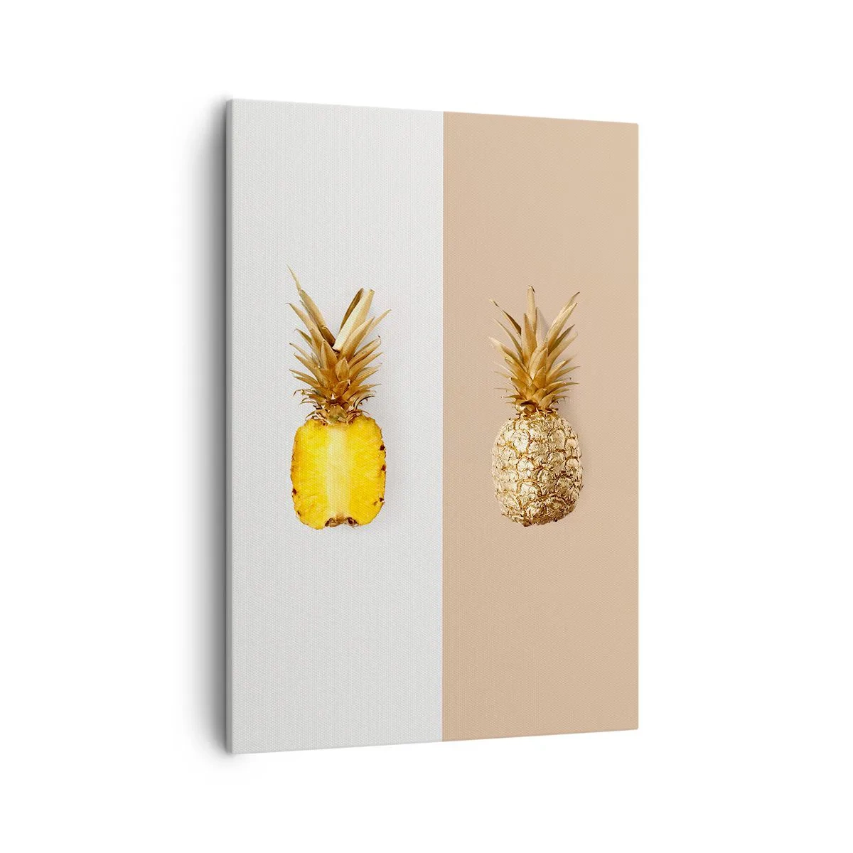 Impression sur toile - Image sur toile - La moitié d'un ananas frais et doré sur un fond contrasté - 50x70cm - Ananas pour nous - Décoration murale moderne pour le salon et la chambre ARTTOR