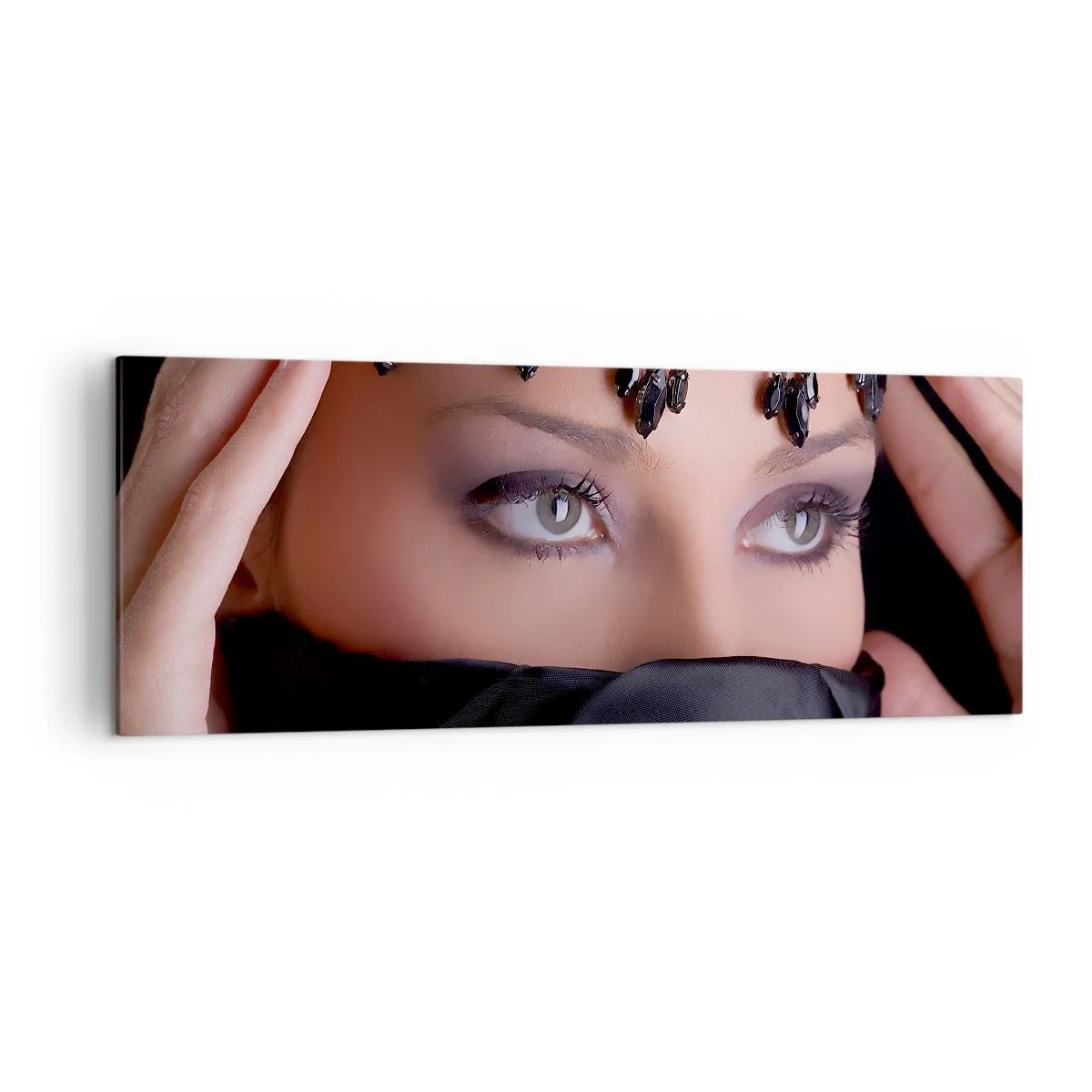 Impression sur toile - Image sur toile - Portrait d'une femme avec des bijoux décoratifs sur fond noir - 140x50cm - Tentation de mystère oriental - Décoration murale moderne pour le salon et la chambre ARTTOR