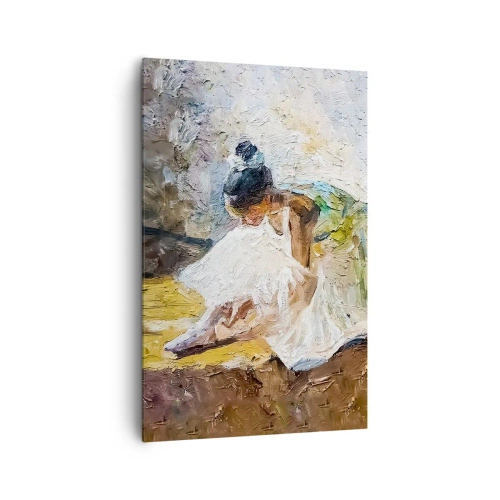 Impression sur toile - Image sur toile - Une ballerine en robe blanche dans un style pictural sur un fond impressionniste. - 80x120cm - D'après un tableau de Degas - Décoration murale moderne pour le salon et la chambre ARTTOR