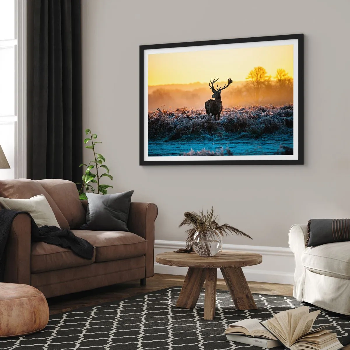 Affiche dans un cadre noir - Poster - Un cerf dans une clairière gelée au lever du soleil - 70x50cm - Couronné pour sa succession - Décoration murale moderne pour le salon et la chambre ARTTOR