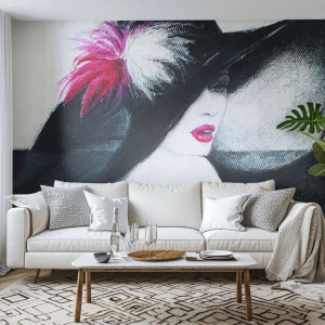 Papier Peint Photo Premium Sand - Femme élégante portant un grand chapeau à plumes - 100x70cm - Toujours un secret - Décoration murale moderne pour le salon et la chambre ARTTOR