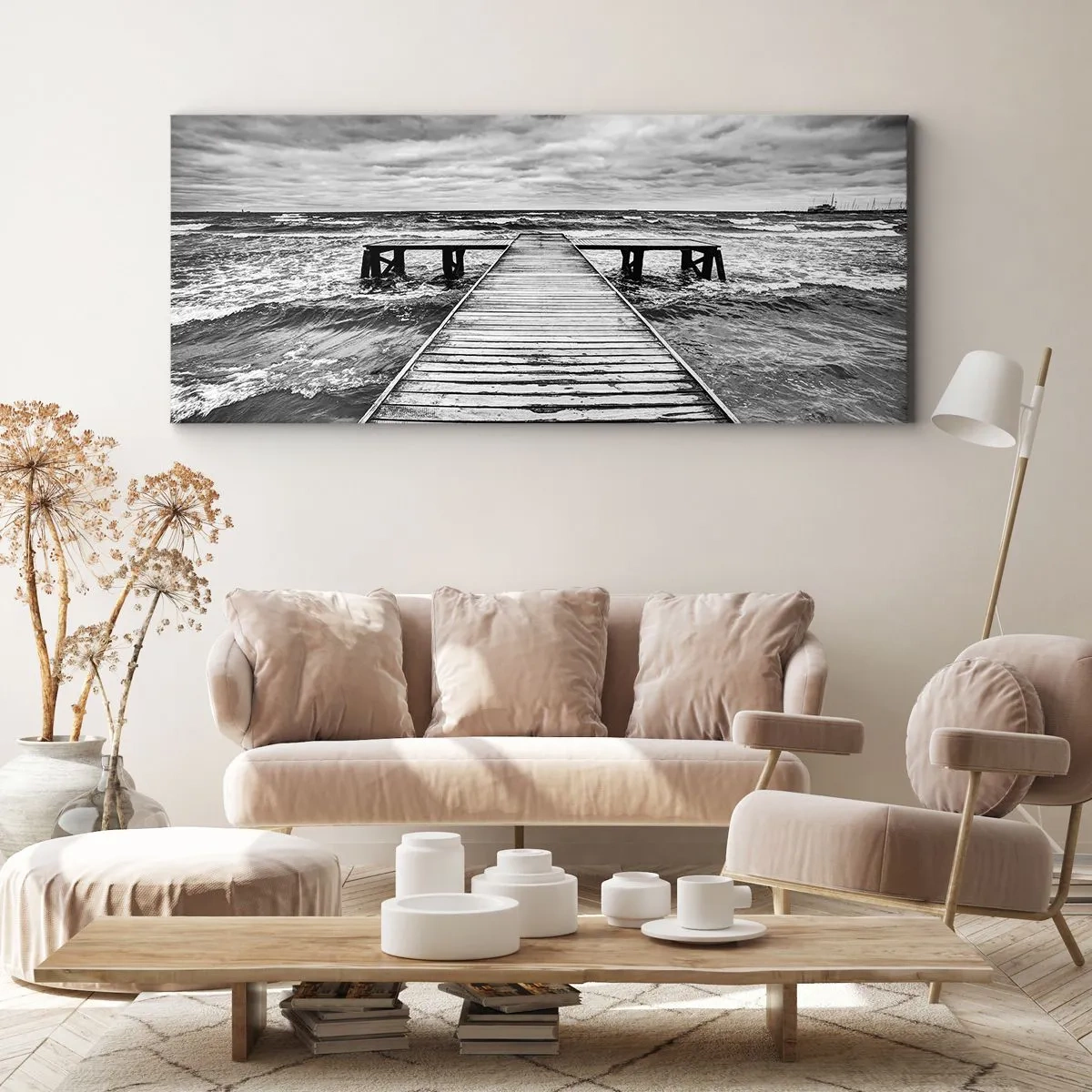 Impression sur toile - Image sur toile - Une vue en noir et blanc d'une jetée en bois sur une mer agitée. - 140x50cm - J'attends que le vent, ça le chassera... - Décoration murale moderne pour le salon et la chambre ARTTOR