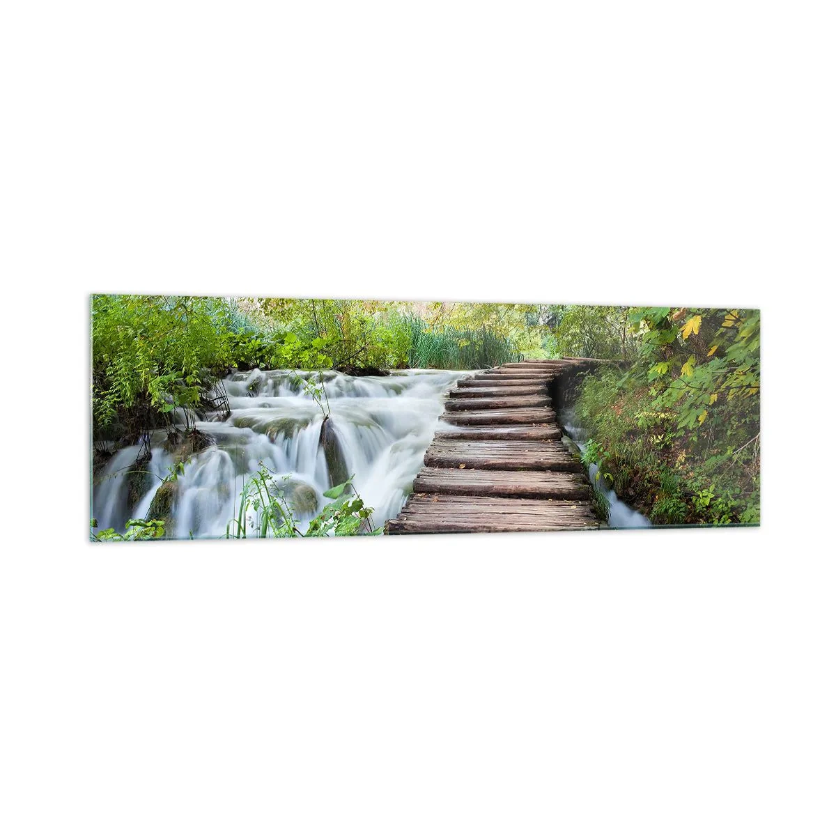 Impression sur verre - Image sur verre - Un pont en bois au-dessus d'une cascade entourée d'une forêt verdoyante. - 160x50cm - L'eau n'est pas si calme - Décoration murale moderne pour le salon et la chambre ARTTOR
