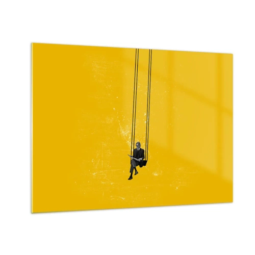 Impression sur verre - Image sur verre - Une figure sur une balançoire suspendue sur un fond jaune - 70x50cm - Un jour comme tous les jours - Décoration murale moderne pour le salon et la chambre ARTTOR