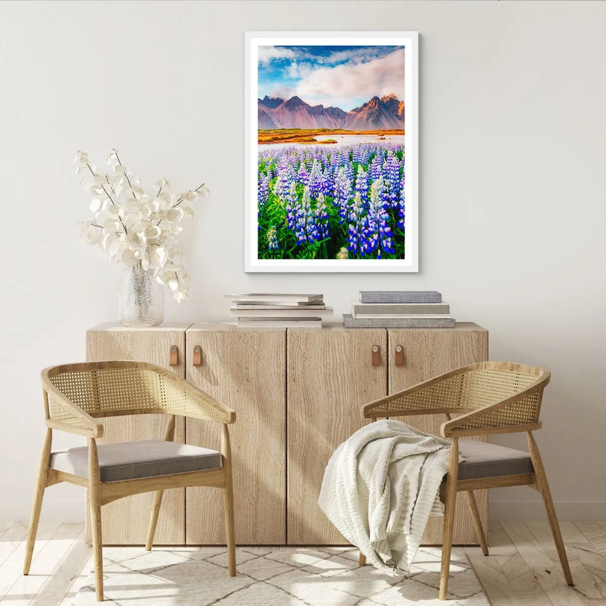 Affiche dans un cadre blanc - Poster - La force et l'austérité côtoient la douceur - 61x91 cm