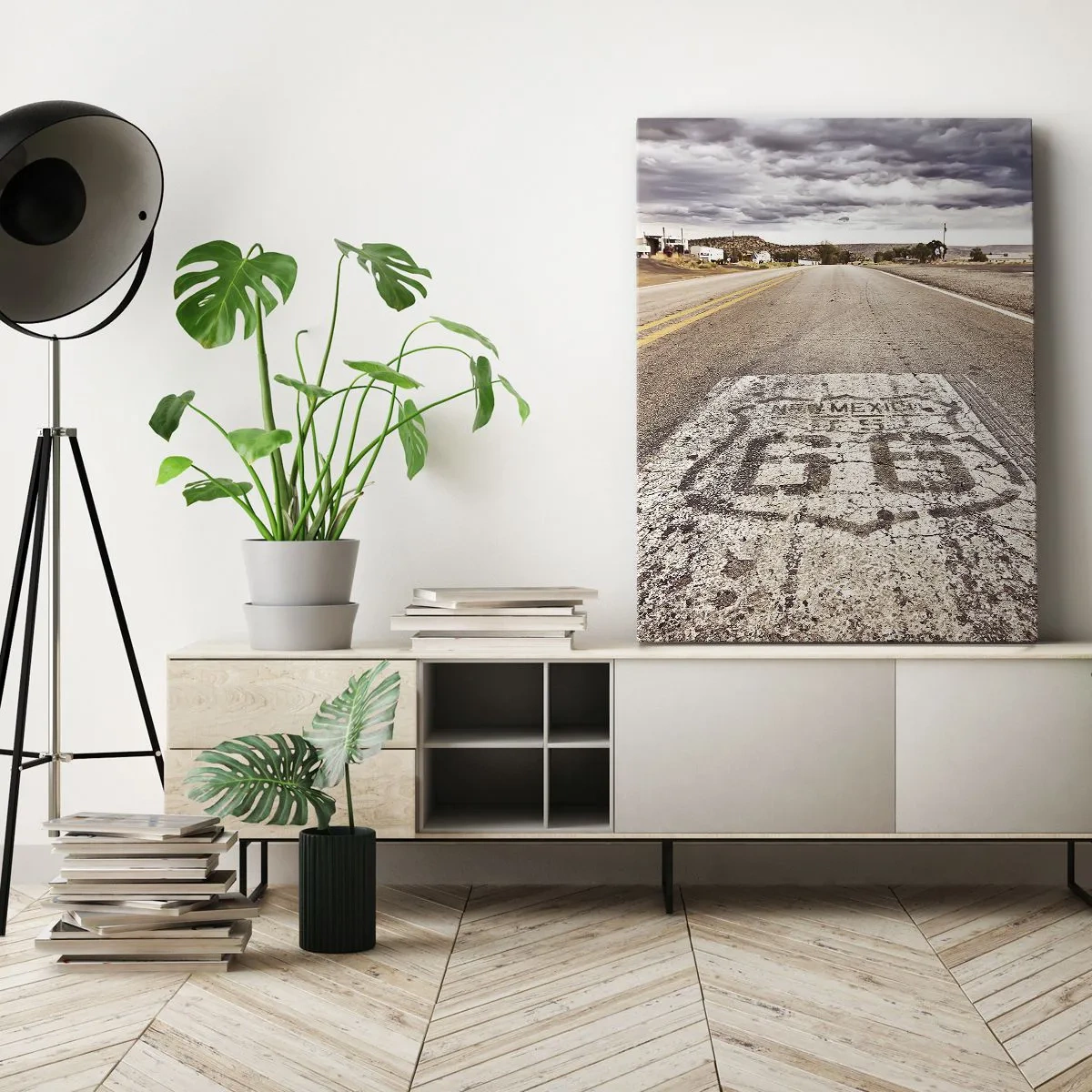 Impression sur toile - Image sur toile - Route 66 dans un climat désertique avec un ciel pittoresque - 70x100cm - Mother Road - une légende américaine - Décoration murale moderne pour le salon et la chambre ARTTOR