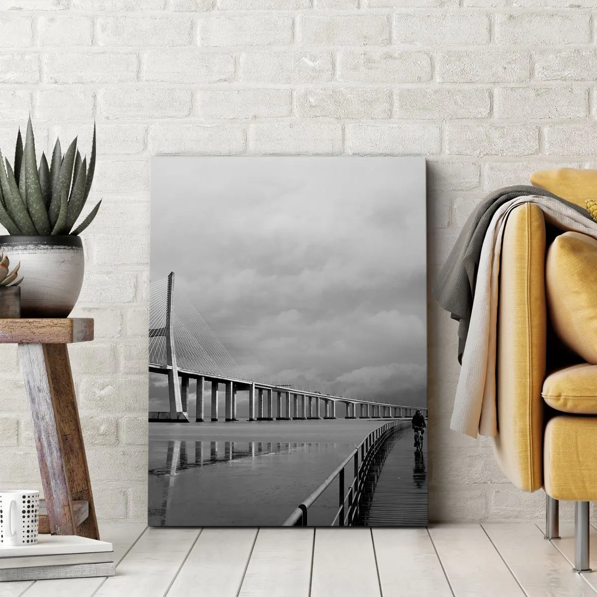Impression sur toile - Image sur toile - Un pont suspendu au-dessus de l'eau en noir et blanc - 80x120cm - A tous ceux qui lui sont important - Décoration murale moderne pour le salon et la chambre ARTTOR