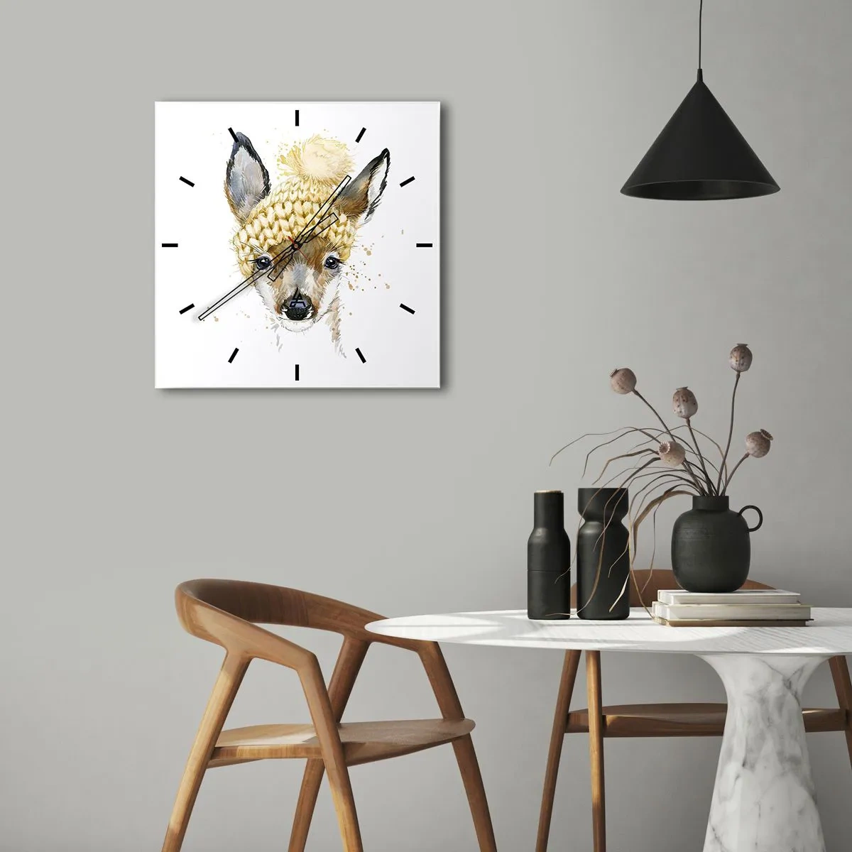 Horloge murale - Pendule murale - Cerf aquarelle avec une casquette jaune - 30x30cm - Pour l'hiver dans la forêt enneigée - Décoration murale moderne pour le salon et la chambre ARTTOR