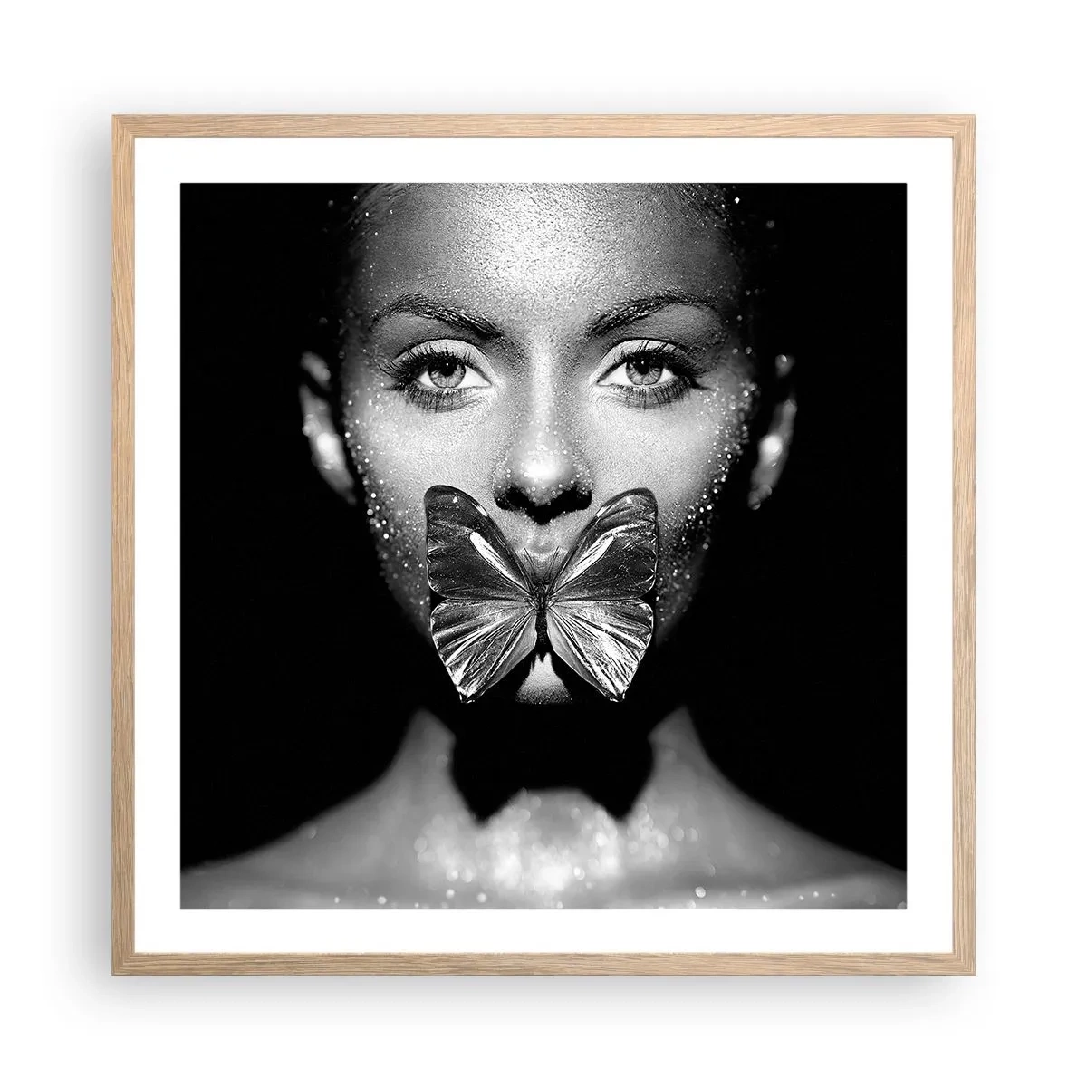 Affiche dans un chêne clair - Poster - Baiser papillon - 60x60 cm