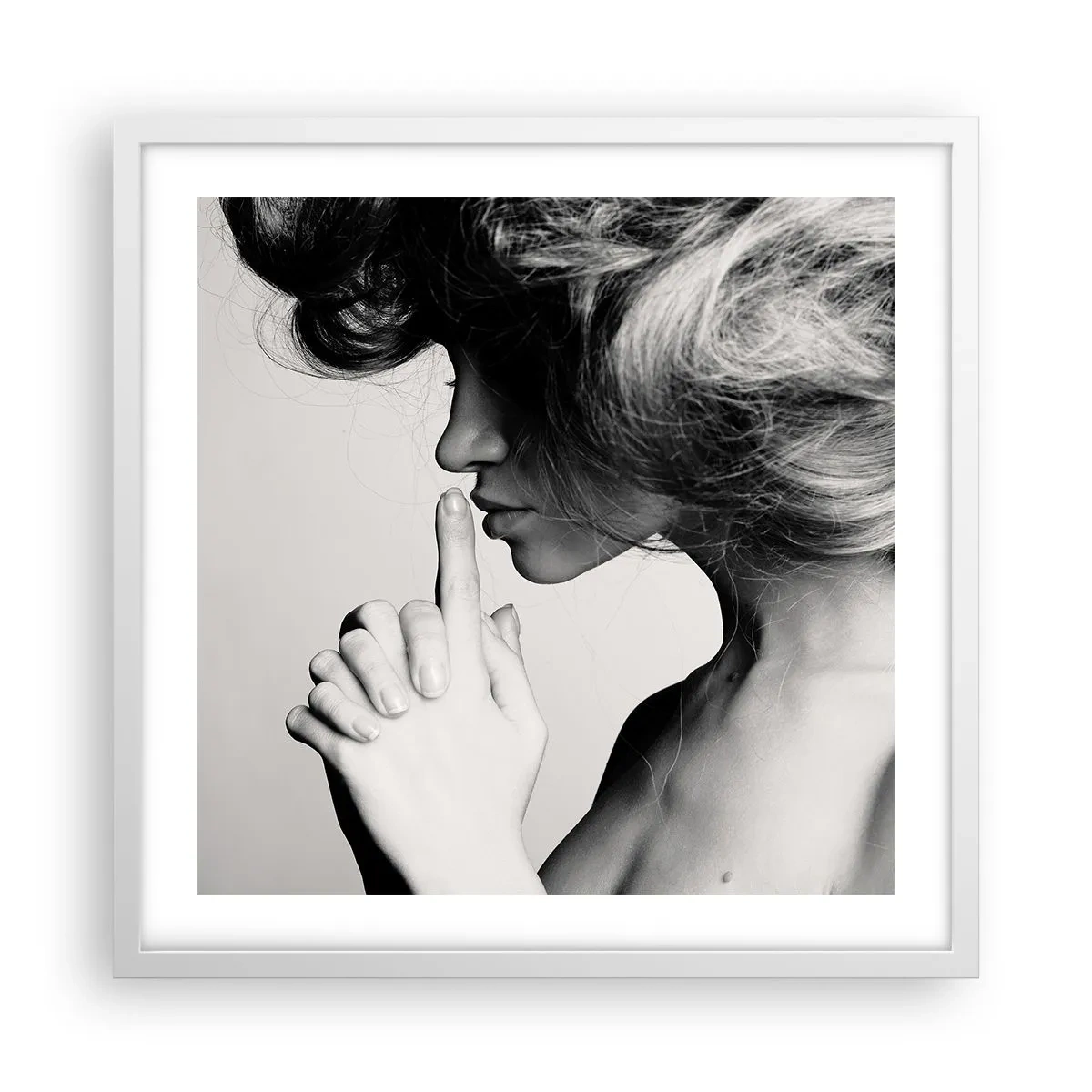 Affiche dans un cadre blanc - Poster - A l'écoute d'elle-même - 50x50 cm