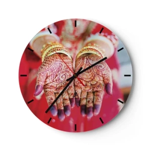 Horloge murale - Pendule murale - Mains décorées au henné en tenue traditionnelle sur fond rouge - 30x30cm - Prêt à saisir votre chance - Décoration murale moderne pour le salon, la cuisine et la chambre ARTTOR