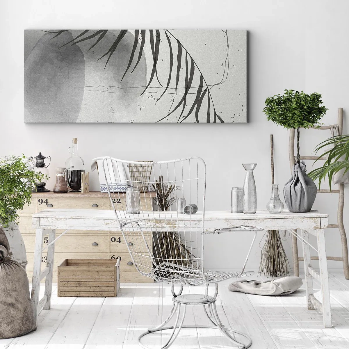 Impression sur toile - Image sur toile - Un délicat motif de feuille de palmier sur un fond clair dans un style scandinave. - 160x50cm - L'exotisme subtil de la nature - Décoration murale moderne pour le salon et la chambre ARTTOR