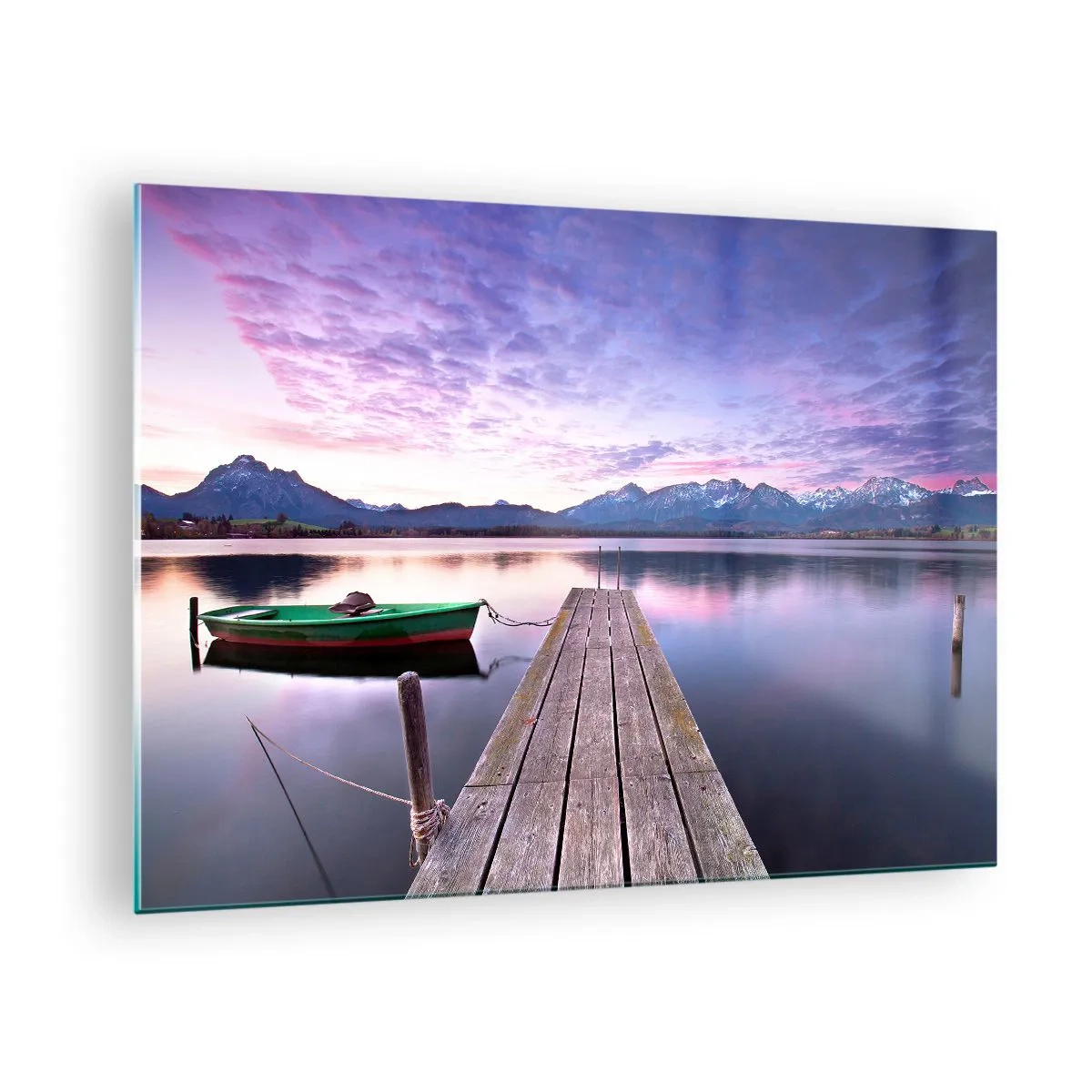 Impression sur verre - Image sur verre - Bateau vert sur une jetée avec un arrière-plan de montagne au lever du soleil - 70x50cm - Silence amical - Décoration murale moderne pour le salon et la chambre ARTTOR