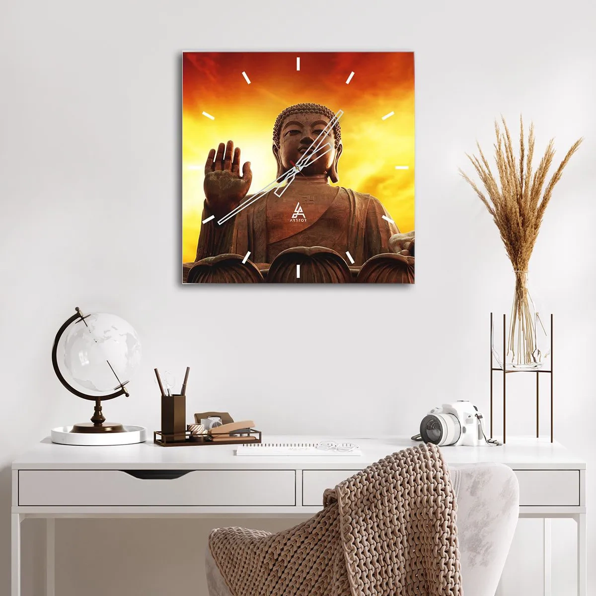 Horloge murale - Pendule murale - Une statue de Bouddha contre un ciel de coucher de soleil doré - 30x30cm - La paix du monde - Décoration murale moderne pour le salon et la chambre ARTTOR