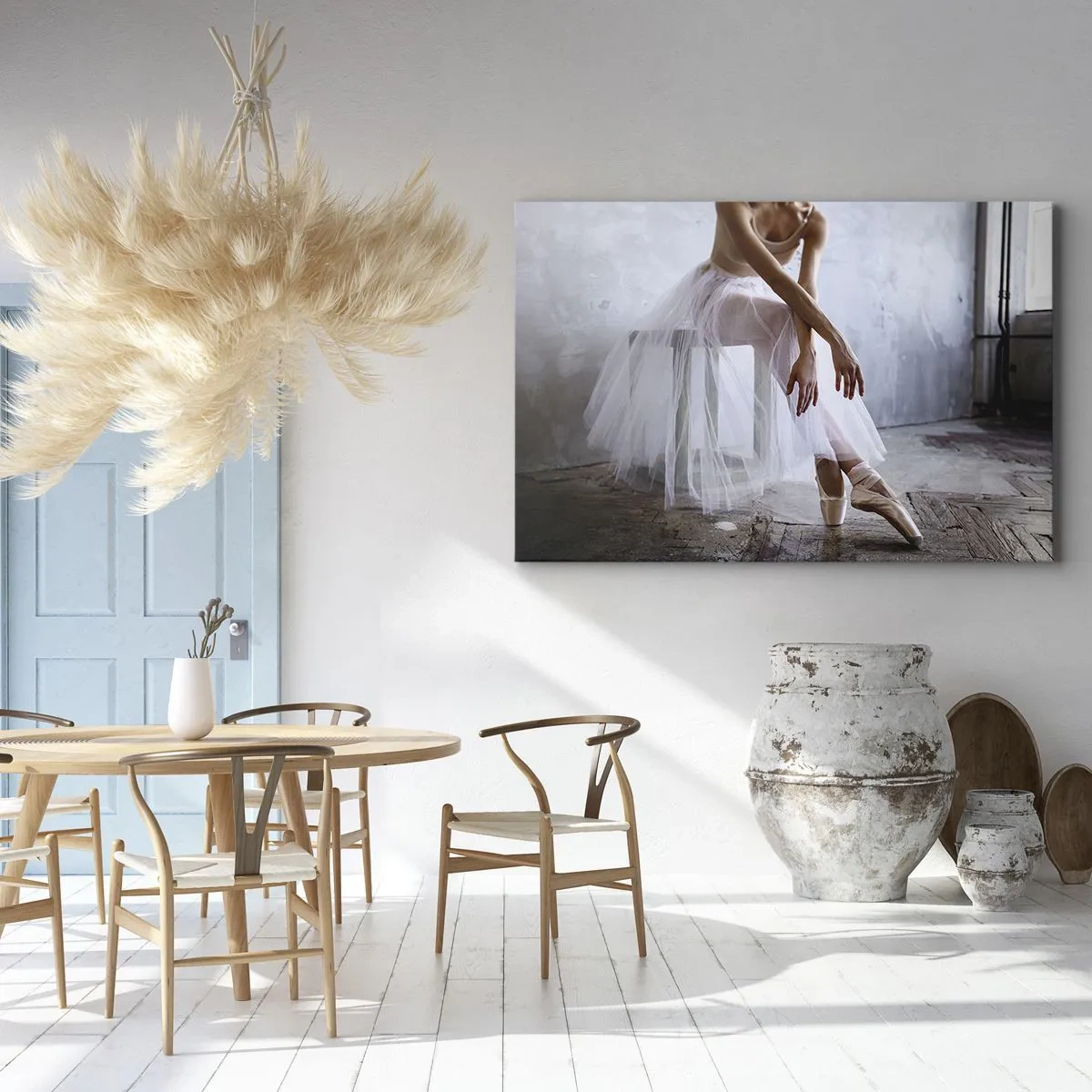 Impression sur toile - Image sur toile - Une ballerine dans une pose délicate sur un fond industriel - 120x80cm - Avant que les lumières de la rampe ne clignotent - Décoration murale moderne pour le salon et la chambre ARTTOR