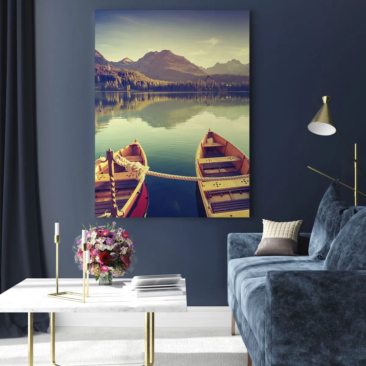 Impression sur verre - Image sur verre - Bateaux sur un lac calme entouré de montagnes au coucher du soleil - 80x120cm - Vivre selon ses règles - Décoration murale moderne pour le salon et la chambre ARTTOR