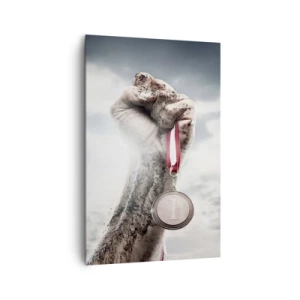 Impression sur toile - Image sur toile - Une main levée avec une médaille contre un ciel nuageux - 80x120cm - Per aspera ad astra - Décoration murale moderne pour le salon et la chambre ARTTOR