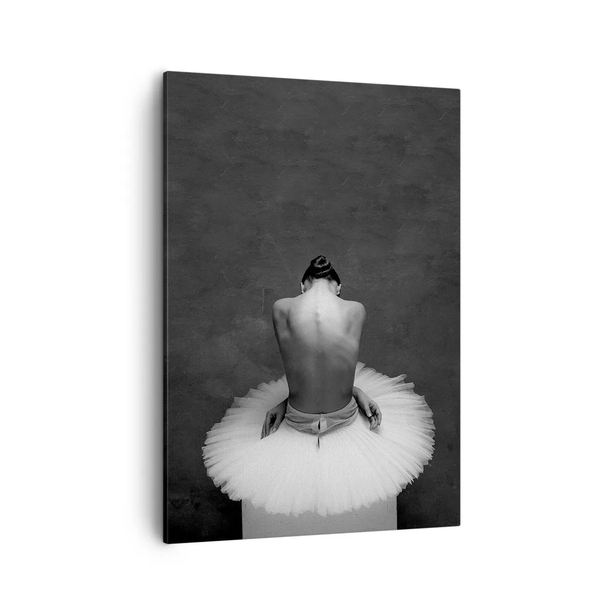 Impression sur toile - Image sur toile - Une danseuse de ballet dans une pose classique sur un fond sombre. - 50x70cm - C'est justement en train de fleurir - Décoration murale moderne pour le salon et la chambre ARTTOR