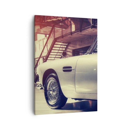 Impression sur toile - Image sur toile - Une voiture classique dans un garage élégant avec un intérieur industriel - 50x70cm - Les classiques ne vieillissent pas - Décoration murale moderne pour le salon et la chambre ARTTOR