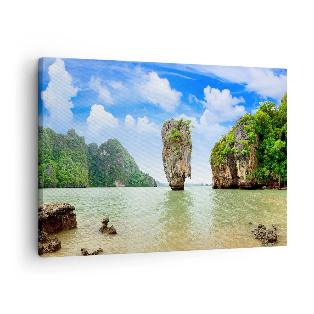 Impression sur toile - Image sur toile - Une formation rocheuse exotique entourée d'eau et de verdure sous un ciel bleu. - 70x50cm - Merveilles rocheuses de la nature - Décoration murale moderne pour le salon et la chambre ARTTOR