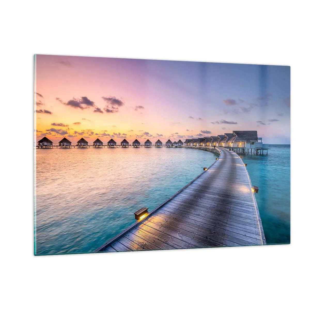 Impression sur verre - Image sur verre - Jetée en bois menant à des chalets de luxe au bord de l'eau au coucher du soleil - 120x80cm - Vacances - retour aux sources - Décoration murale moderne pour le salon et la chambre ARTTOR