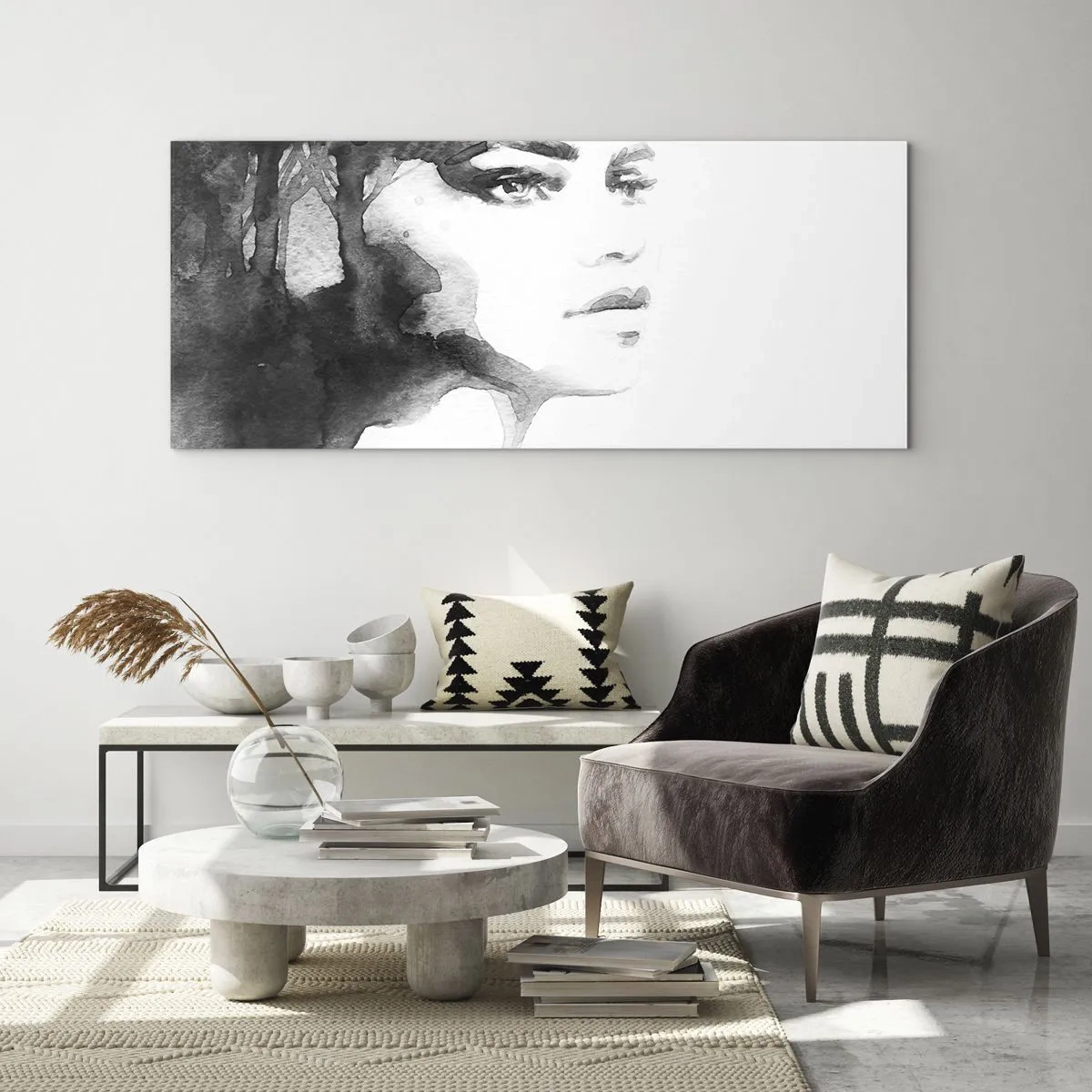 Impression sur verre - Image sur verre - Un portrait subtil d'une femme dans des tons de noir et blanc - 160x50cm - Fait de mystère et de brouillard - Décoration murale moderne pour le salon et la chambre ARTTOR