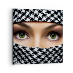 Impression sur toile - Image sur toile - Un portrait d'une beauté voilée aux yeux verts - 70x70 cm