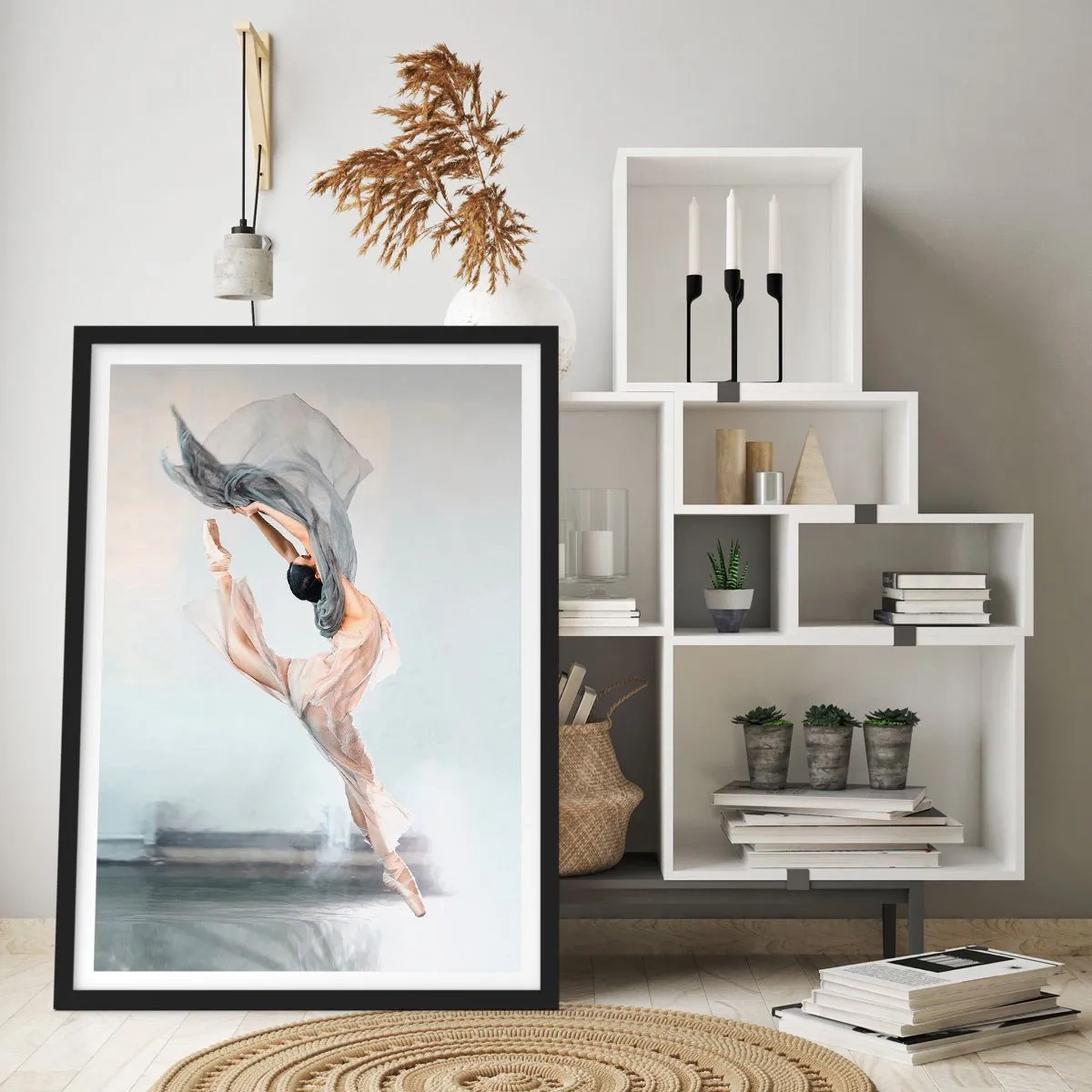 Affiche dans un cadre noir - Poster - Une ballerine dansant avec un châle délicat sur un fond clair - 50x70cm - Dans le ravissement de la danse - Décoration murale moderne pour le salon et la chambre ARTTOR