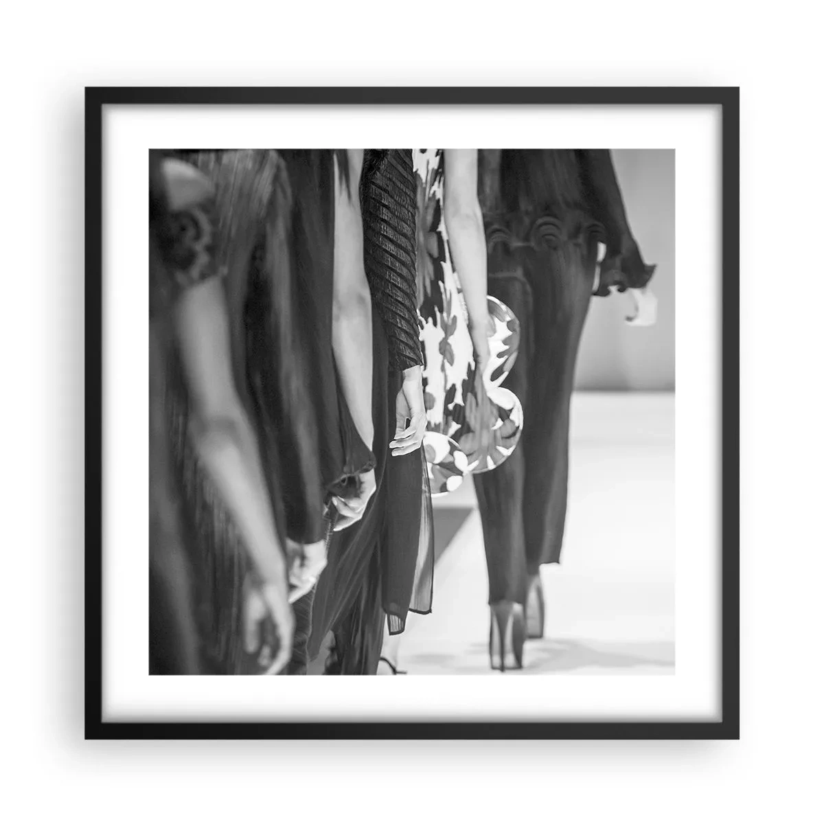 Affiche dans un cadre noir - Poster - Un défilé stylé - 50x50 cm