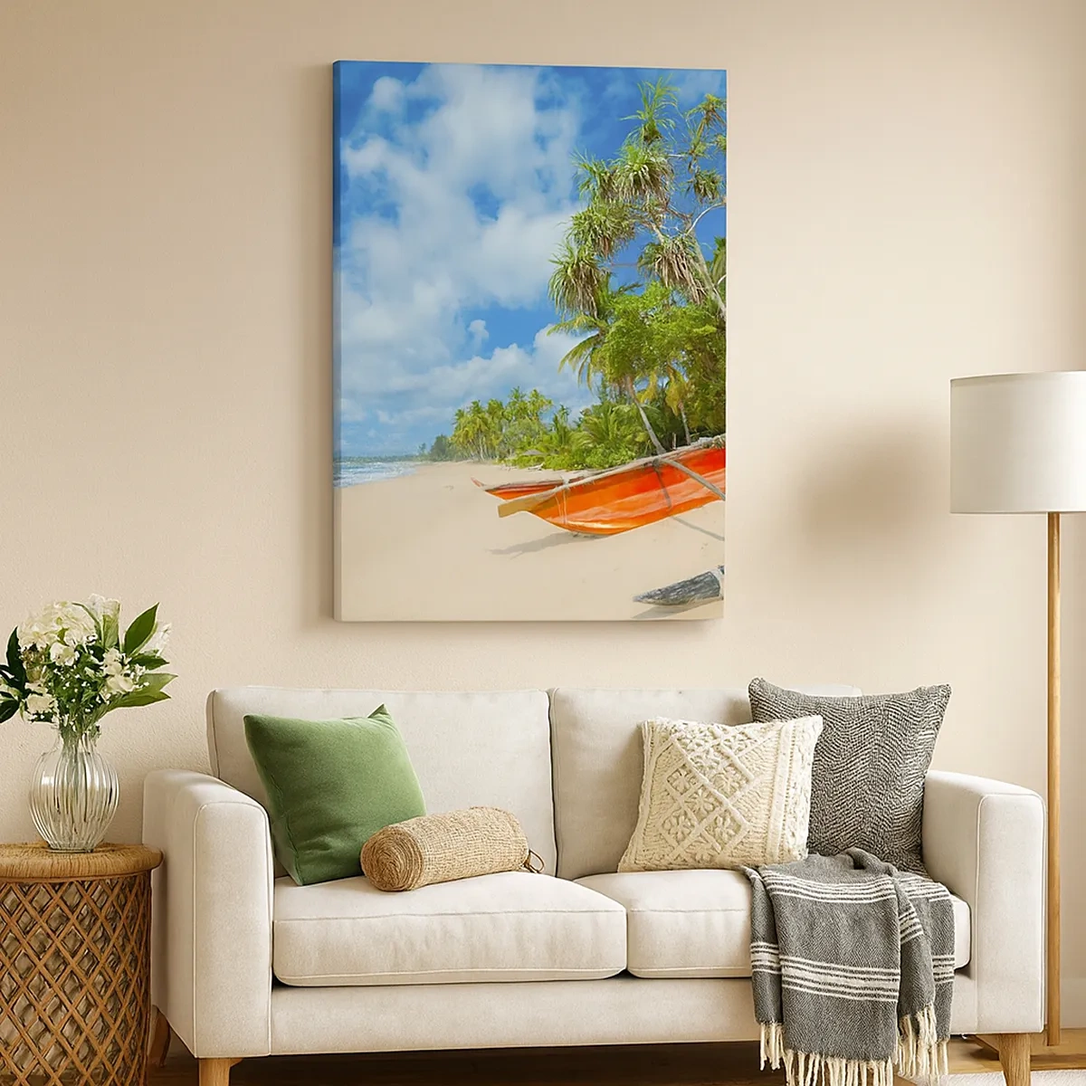 Impression sur toile - Image sur toile - Plage tropicale avec palmiers et bateaux colorés - 50x70cm - Le charme des tropiques - Décoration murale moderne pour le salon et la chambre ARTTOR