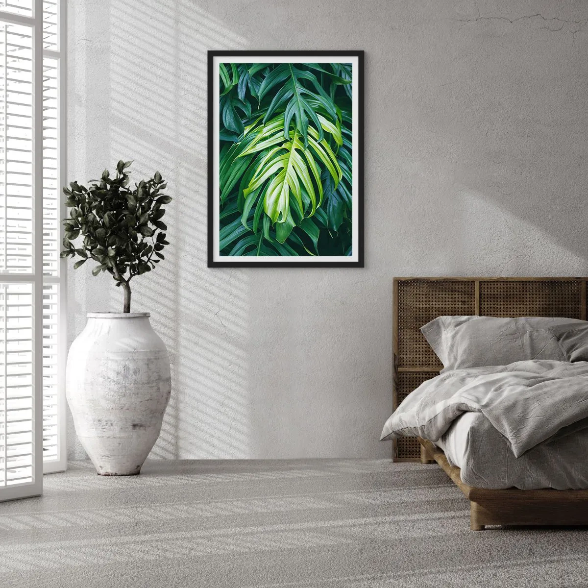 Affiche dans un cadre noir - Poster - Gros plan sur des feuilles de monstera vertes - 50x70cm - Immergez-vous dans la fraîcheur - Décoration murale moderne pour le salon et la chambre ARTTOR