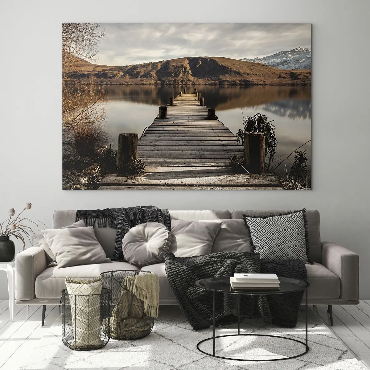 Impression sur verre - Image sur verre - Une jetée en bois au-dessus d'un lac avec vue sur les montagnes en arrière-plan - 70x50cm - Paysage silencieux - Décoration murale moderne pour le salon et la chambre ARTTOR