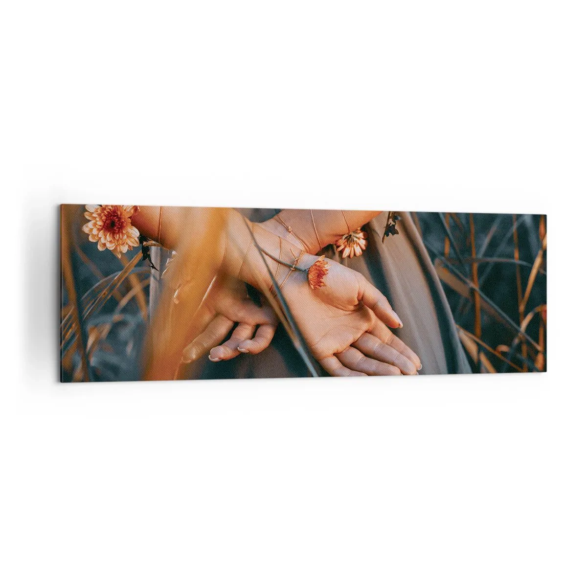 Impression sur toile - Image sur toile - Mains sensuelles avec des fleurs dans un cadre naturel - 160x50cm - Liée à la nature - Décoration murale moderne pour le salon et la chambre ARTTOR