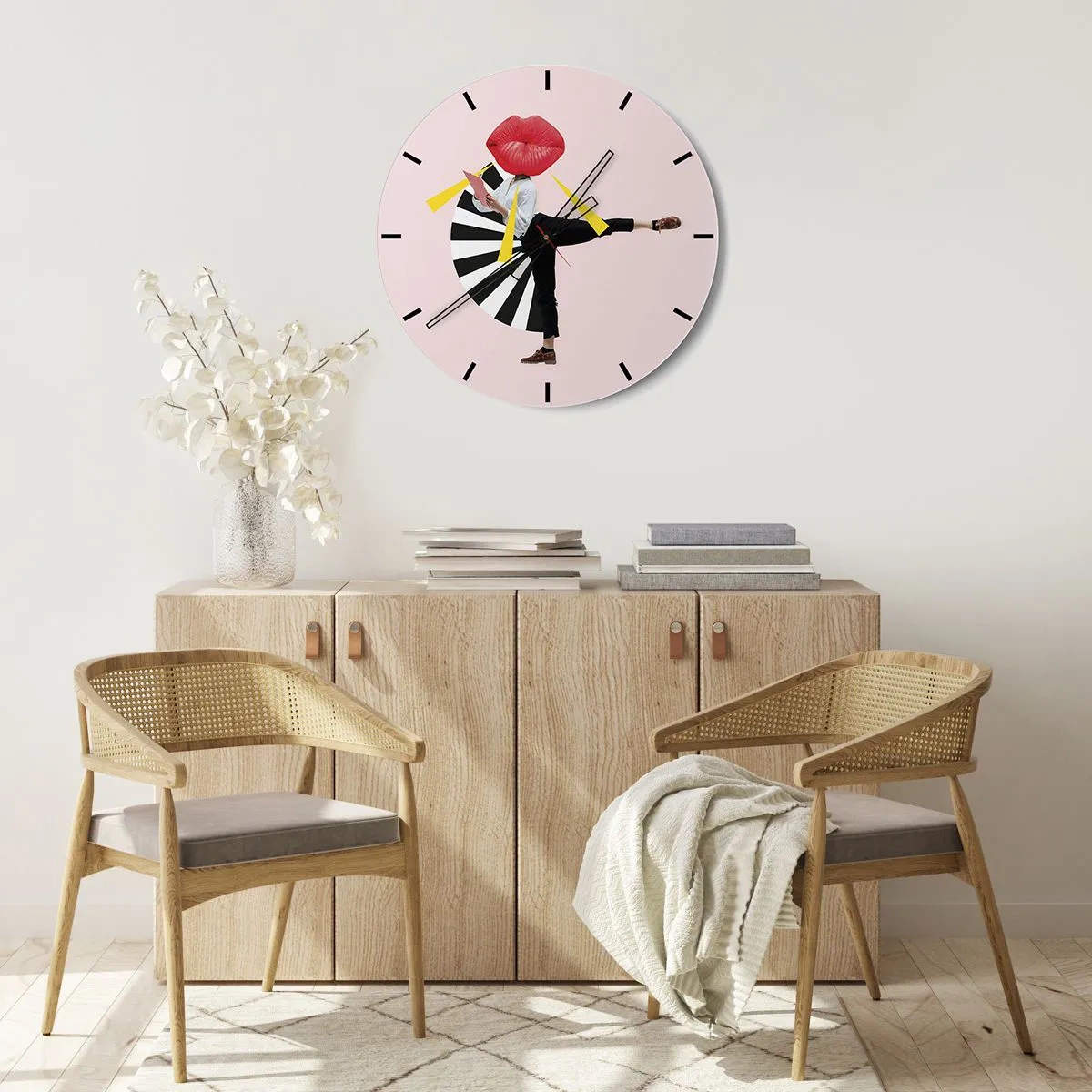 Horloge murale - Pendule murale - Une figure avec une tête en forme de bouche dans une composition pop-art dynamique - 30x30cm - Pop-art surréaliste - Décoration murale moderne pour le salon, la cuisine et la chambre ARTTOR