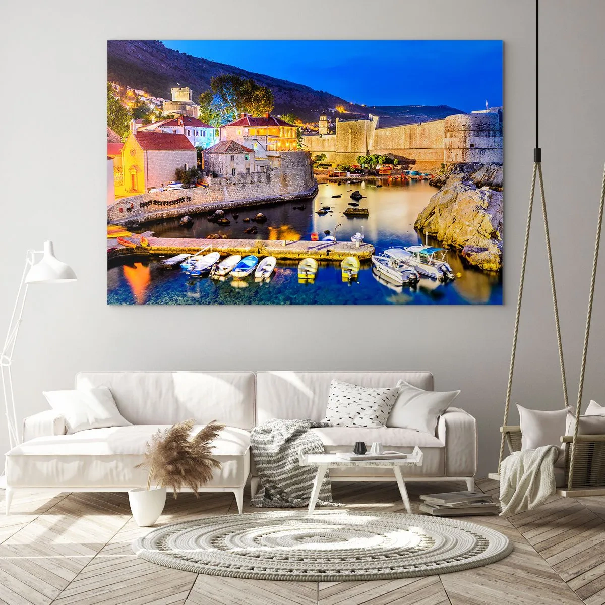 Impression sur verre - Image sur verre - Panorama nocturne de Dubrovnik avec bateaux et remparts de la ville - 70x50cm - Nuit illuminée sur l'Adriatique - Décoration murale moderne pour le salon et la chambre ARTTOR