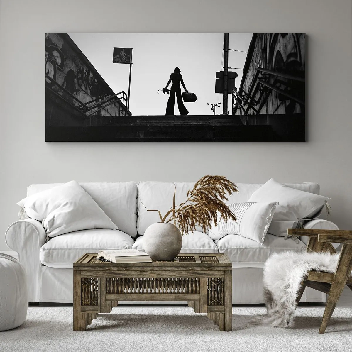 Impression sur toile - Image sur toile - Une figure de femme dans les escaliers en noir et blanc avec une atmosphère dynamique - 120x50cm - Pèlerinage urbain - Décoration murale moderne pour le salon et la chambre ARTTOR