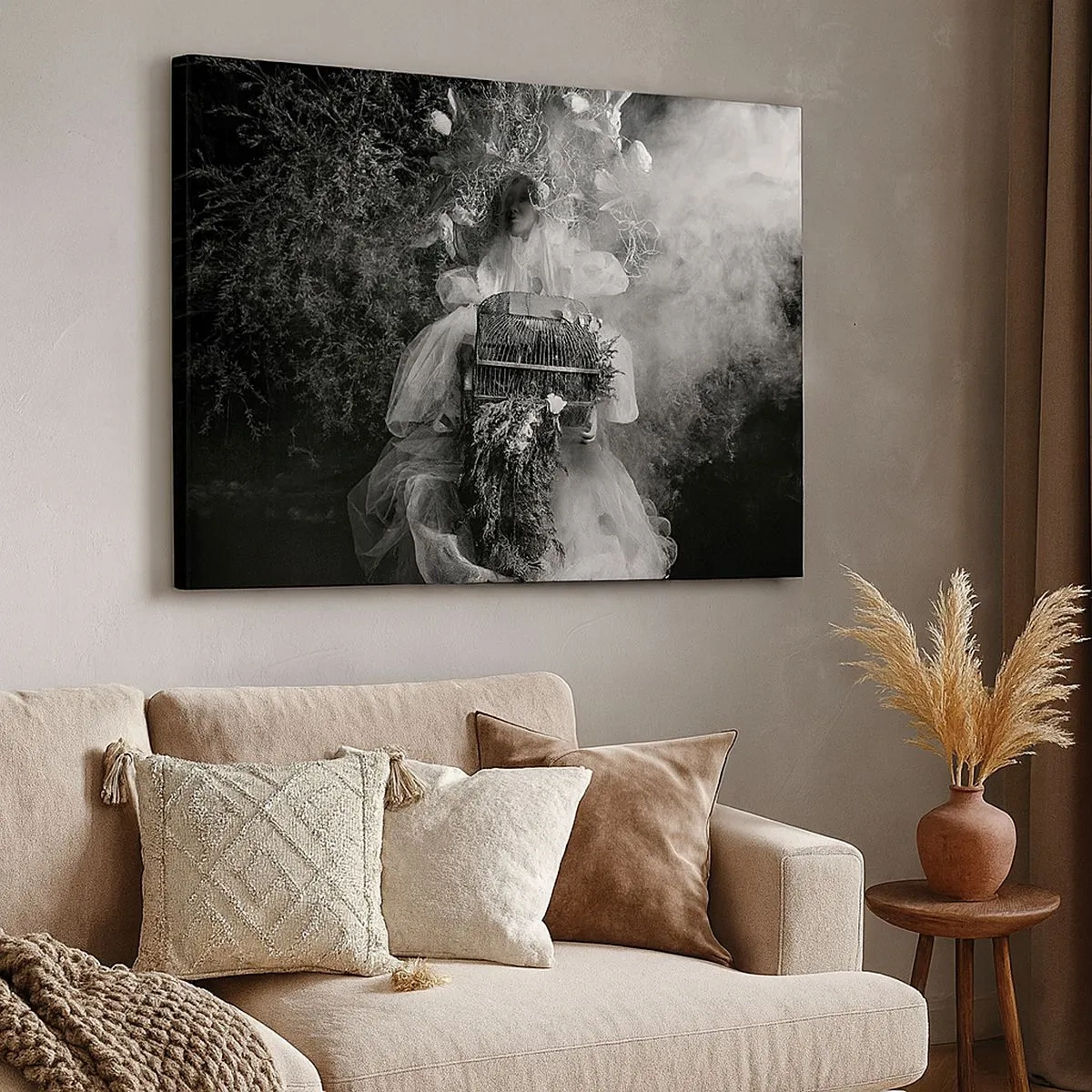 Impression sur toile - Image sur toile - Une composition en noir et blanc avec une figure en robe et une cage dans le brouillard. - 70x50cm - Tout simplement Mère Nature - Décoration murale moderne pour le salon et la chambre ARTTOR